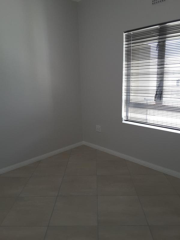 To Let 2 Bedroom Property for Rent in Buhrein Western Cape